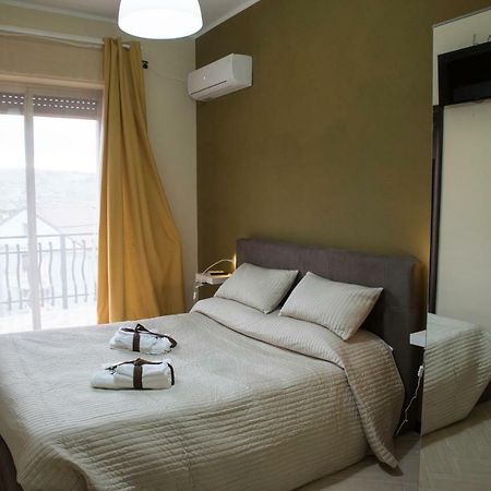 Il Centro Short Lets Hotel Valguarnera Caropepe Luaran gambar